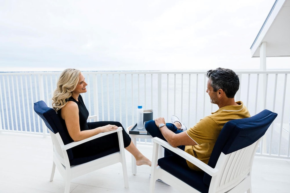 Sunsuites Villas at Sunseeker Resort, Curio by Hilton 3/50