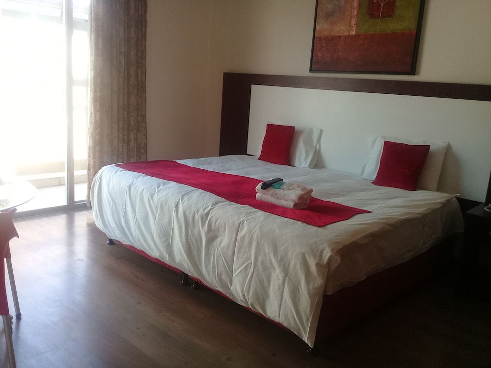 Silver Oak Luxury Accommodation 12/33