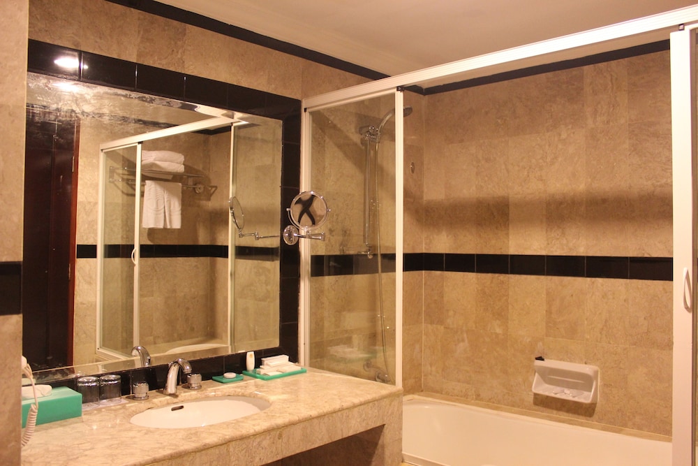 Deluxe, King Bed, GRAN SENYIUR HOTEL 4/4