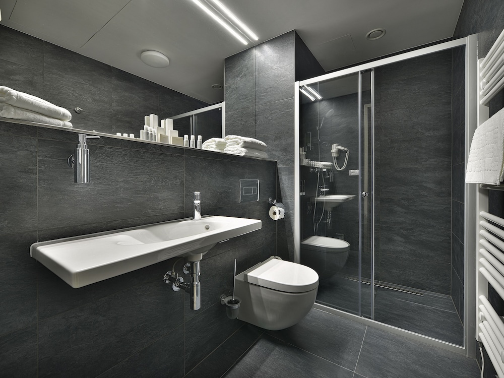 Ea Hotel New Town 45/47