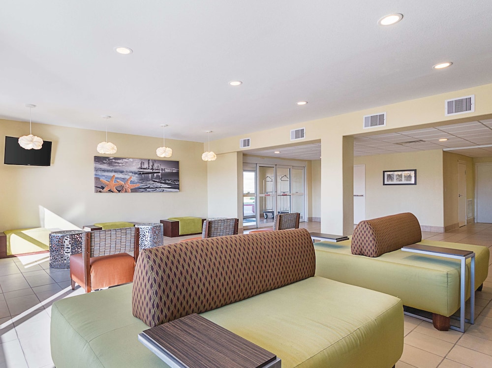La Quinta Inn & Suites Mathis 13/27