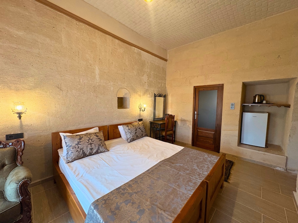 Elysee Cave House 13/100