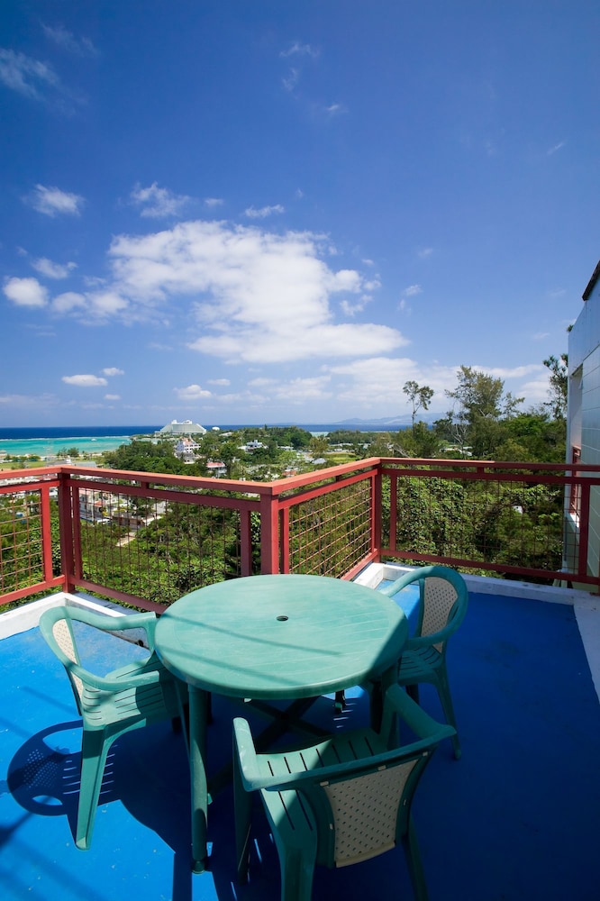 Surfside Bed & Breakfast 50/51