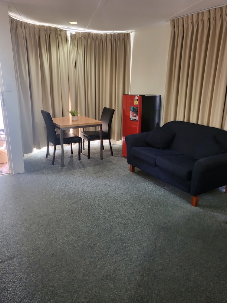Country Comfort Bundaberg 44/74