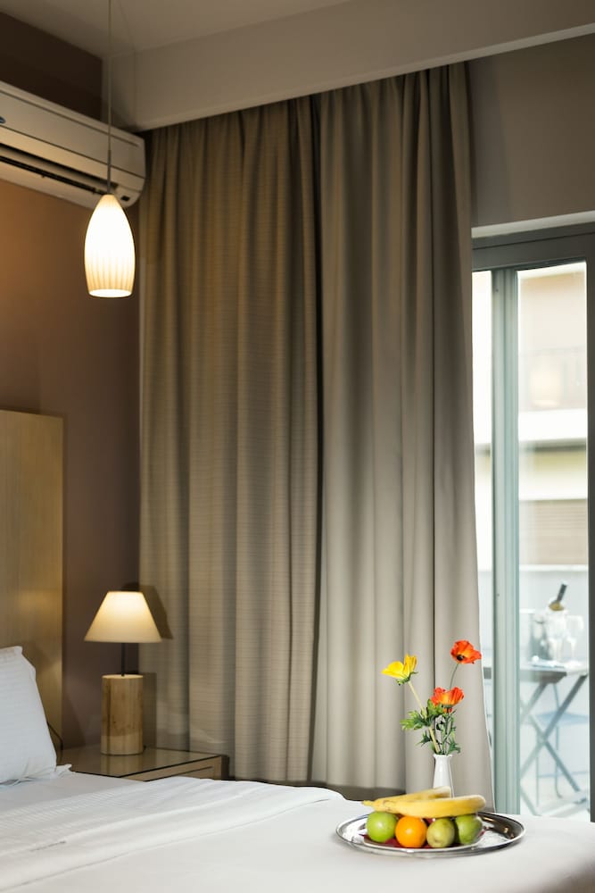 Areos Hotel 8/57