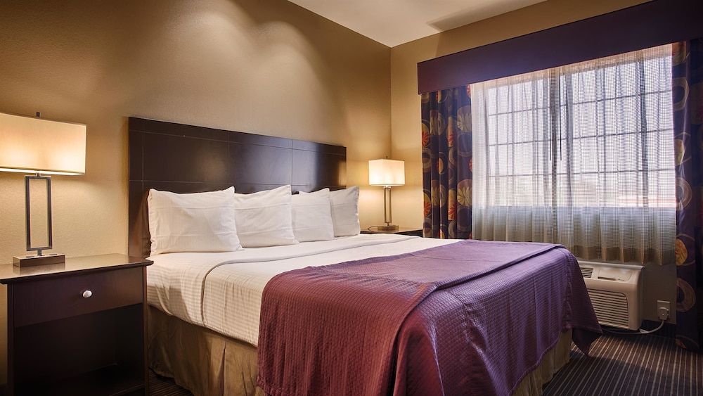 Best Western Giddings Inn And Suites 14/34