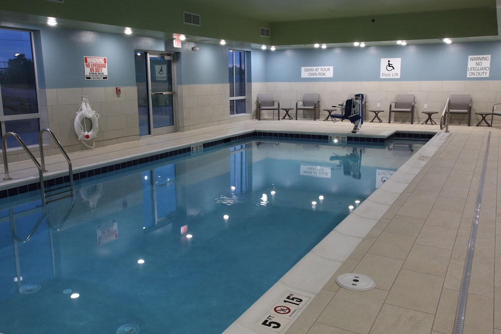 Holiday Inn Express Mccook 3/45