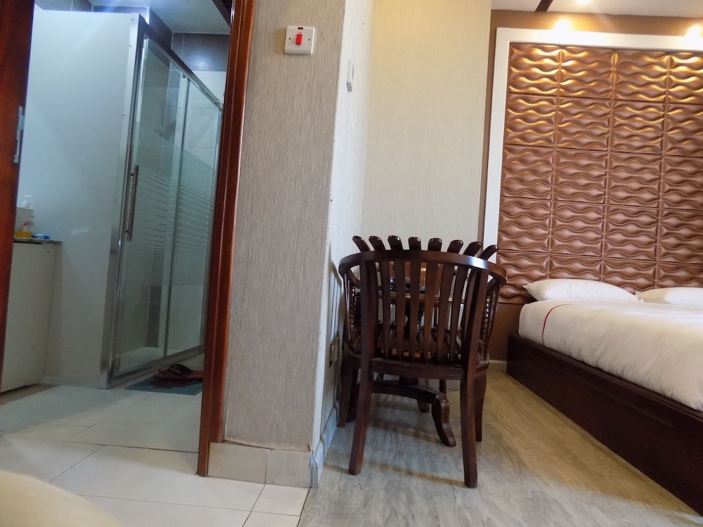 Freedom City Hotel 14/34