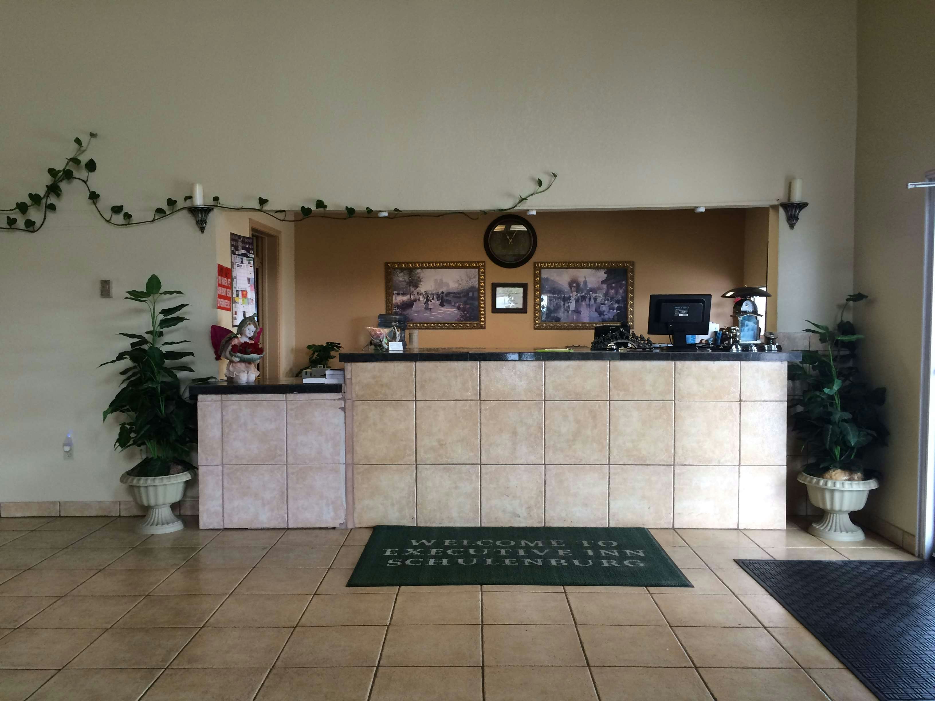 EXECUTIVE INN AND SUITES SCHULENBURG 8/20
