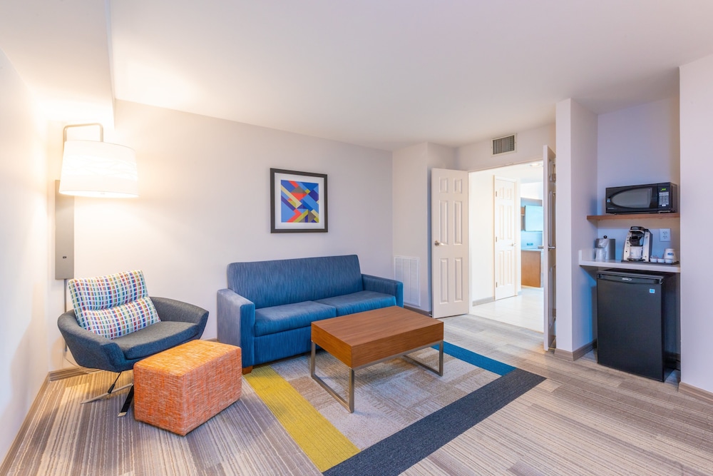 Holiday Inn Express & Suites Bradenton West, an IHG Hotel 45/69