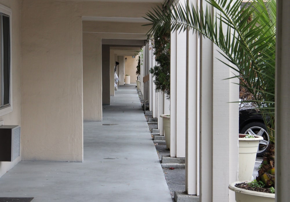 Caravelle Inn ＆ Suites photo2