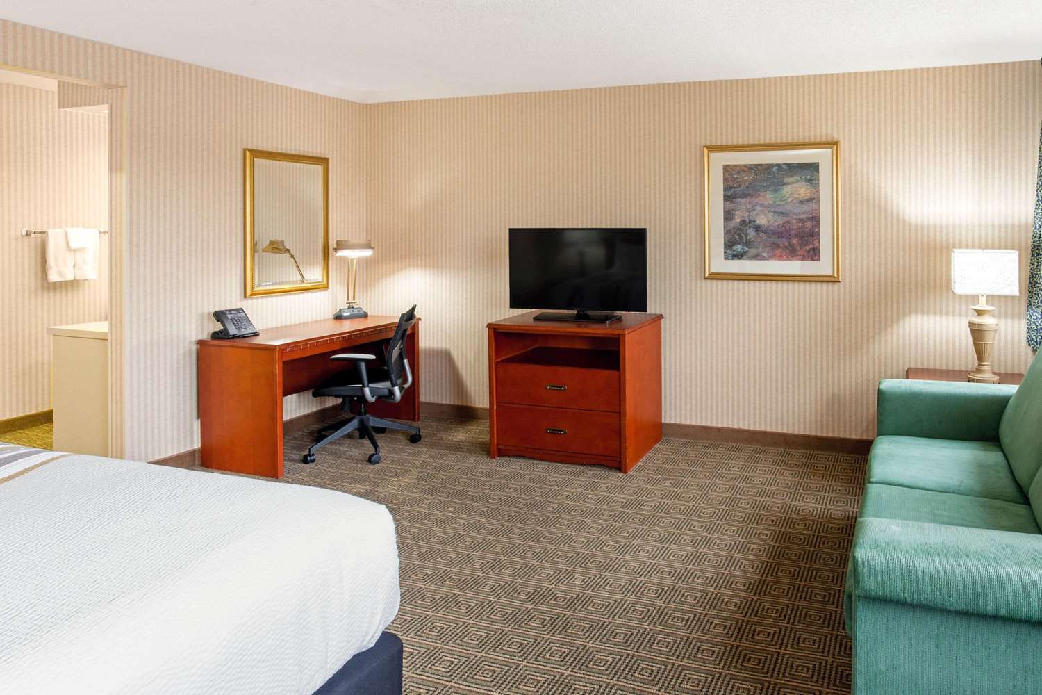 La Quinta Inn Suites By Wyndham Stevens Point 11/24