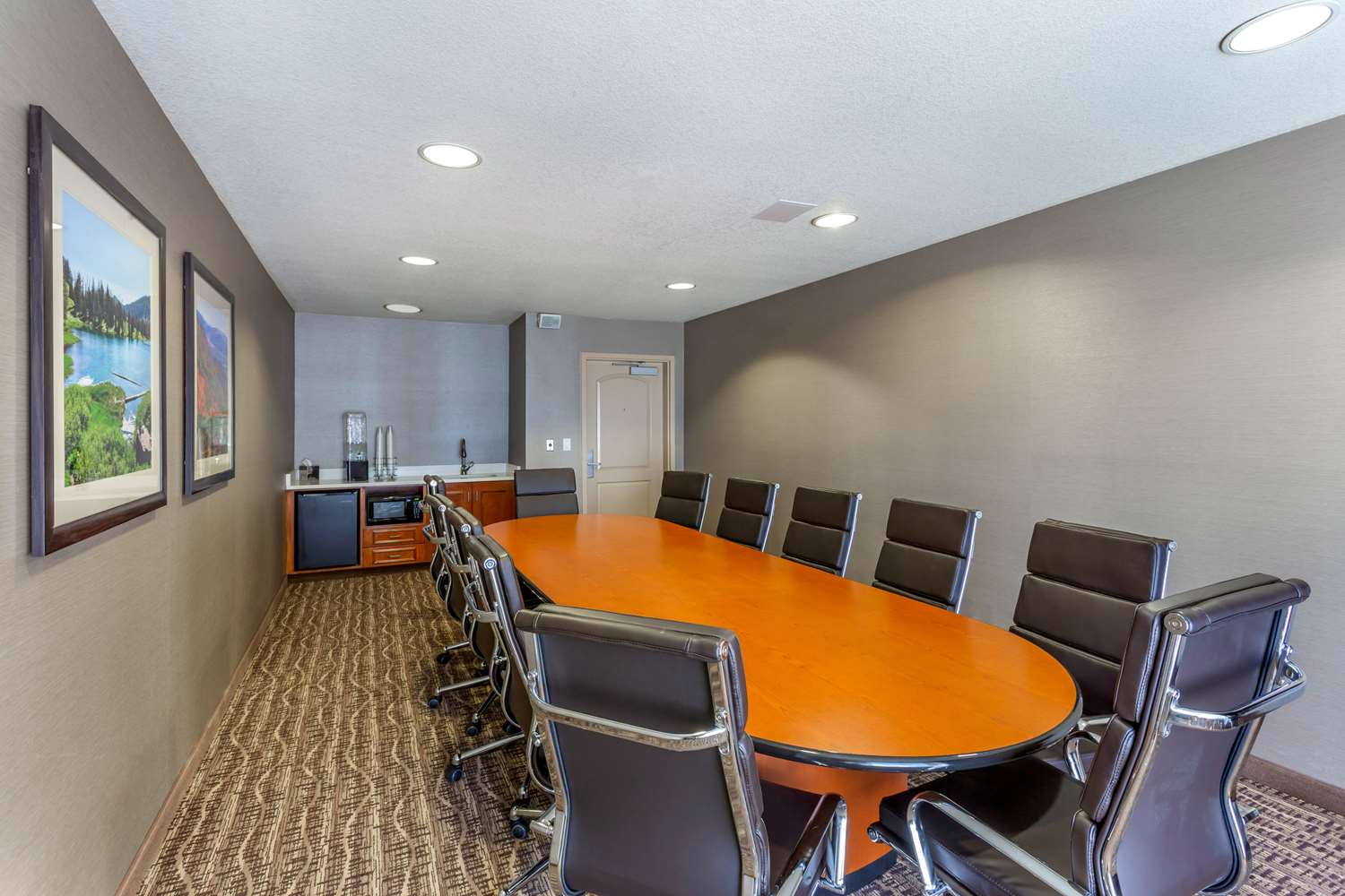 Comfort Inn and Suites Logan Near University 20/22