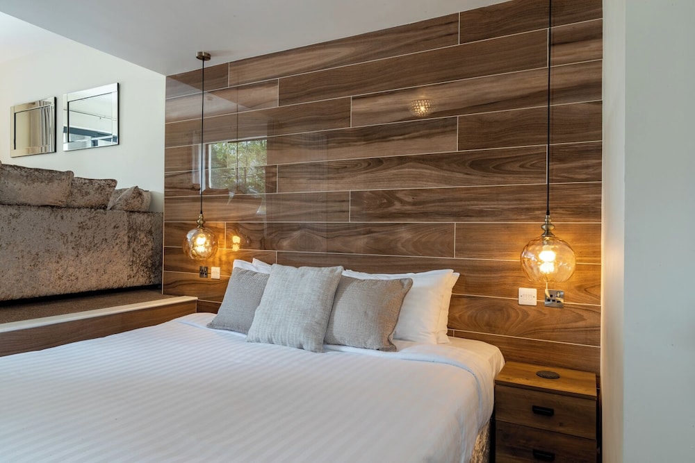 Exterior, Suite, King Bed, Adult Only, Hot Tub