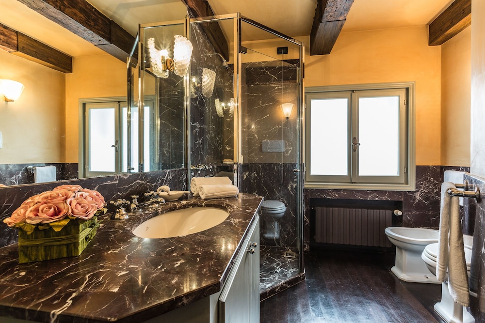 The Venetian Penthouse 23/24