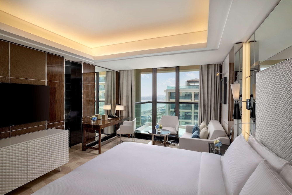 ROYAL, SUITE, SEA VIEW, BALCONY