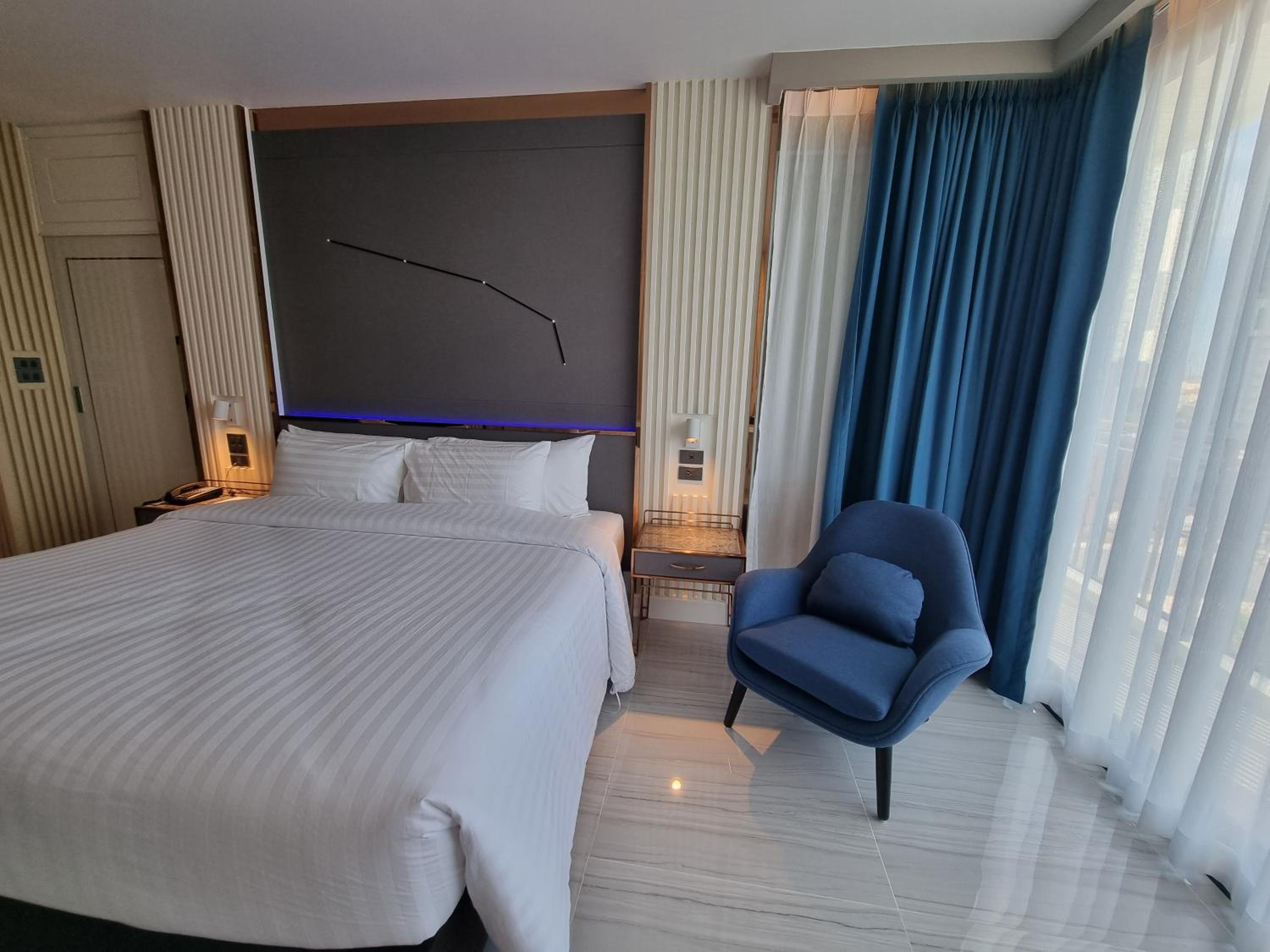 Room at Pattaya Discovery Beach Hotel, PATTAYA
