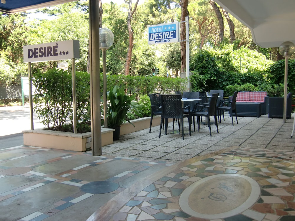 Hotel Desire 43/45