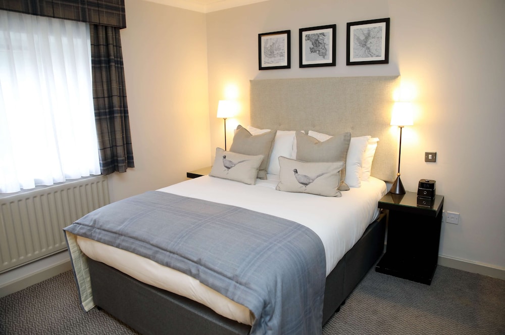 De Vere Latimer Estate 9/50