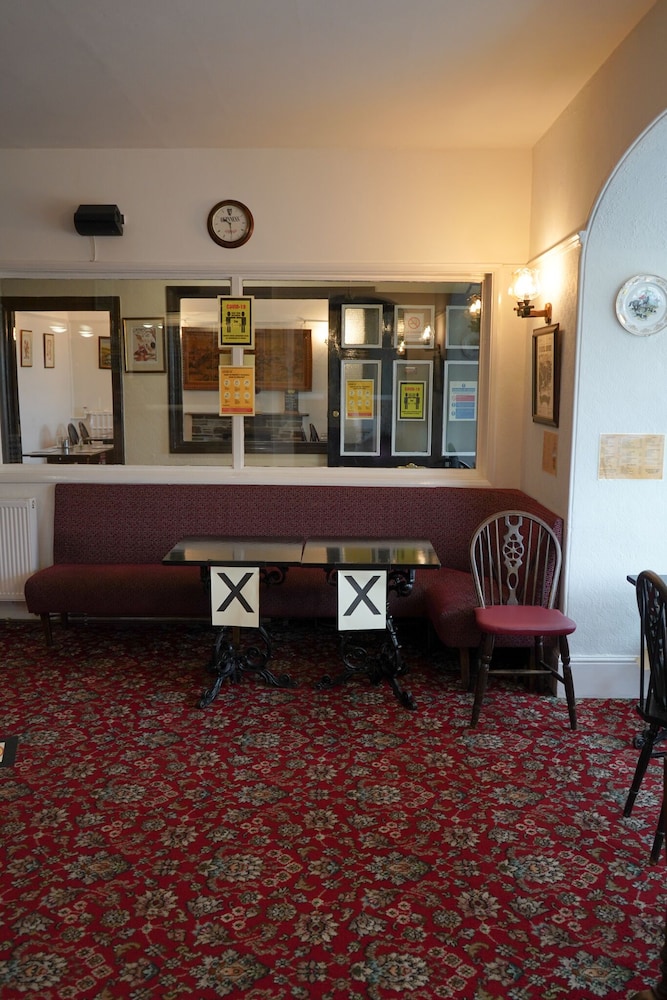 The Fox &amp; Hounds Hotel 36/36