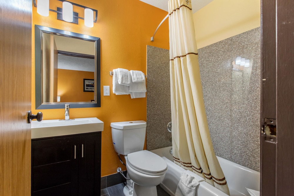 Quality Inn Grand Rapids Near Downtown 11/27