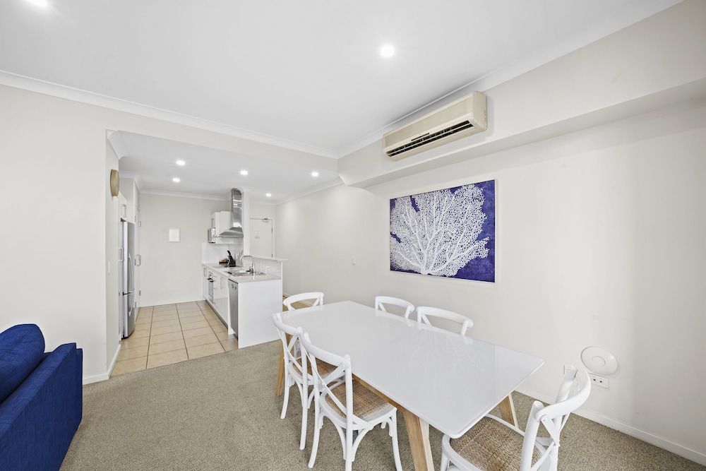 MACQUARIE WATERS BOUTIQUE APARTMENT HOTEL 18/26