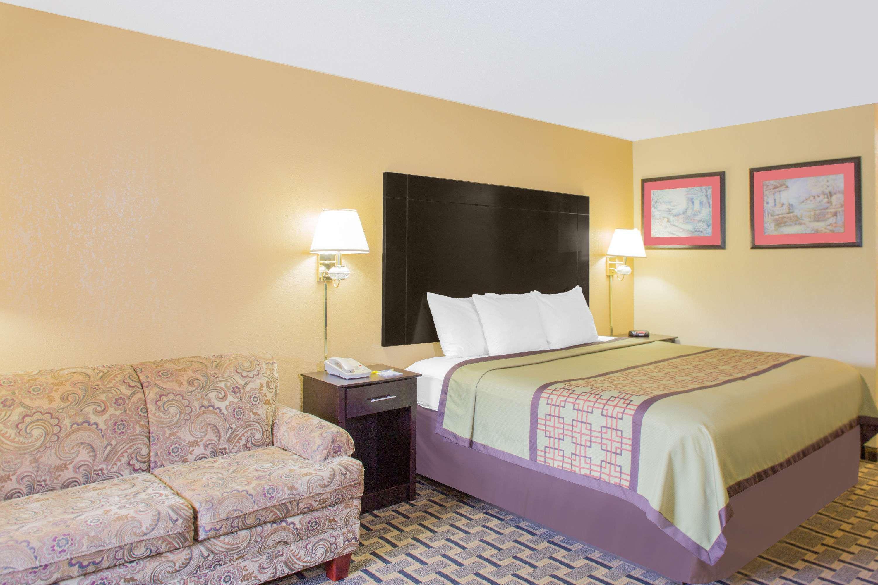 Days Inn By Wyndham Andalusia 10/20