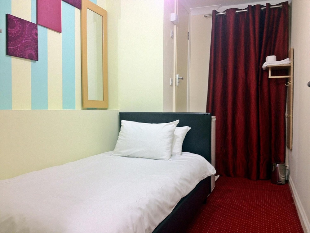 City View Hotel Roman Road Market 7/23
