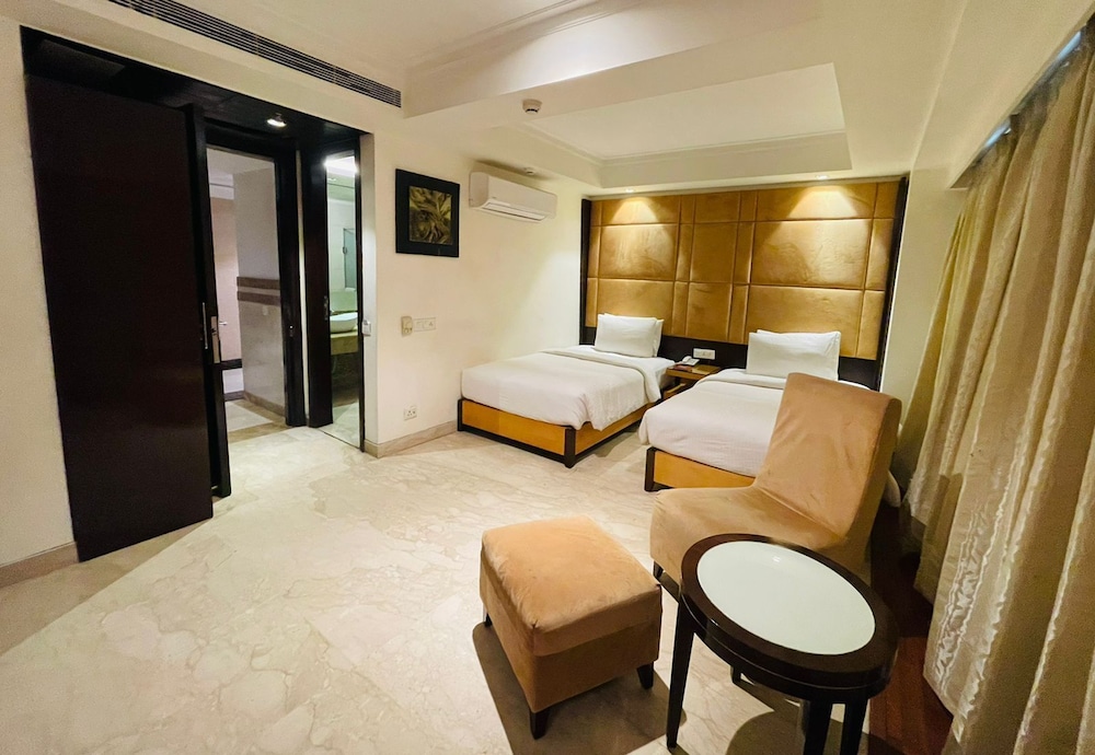 Venizia Sarovar Portico (ex Grand Venizia) 30/55