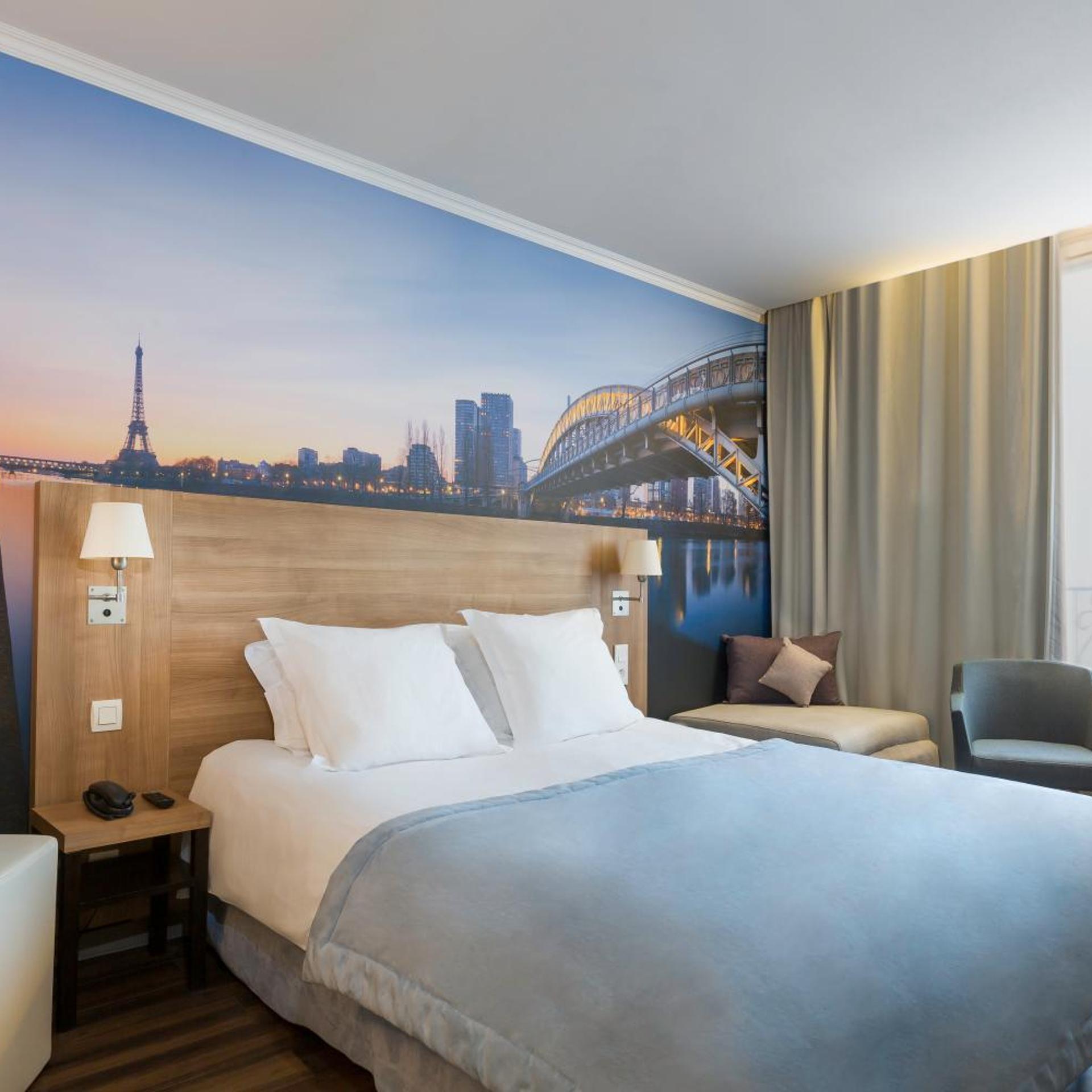 Superior, King Bed, Eiffel View