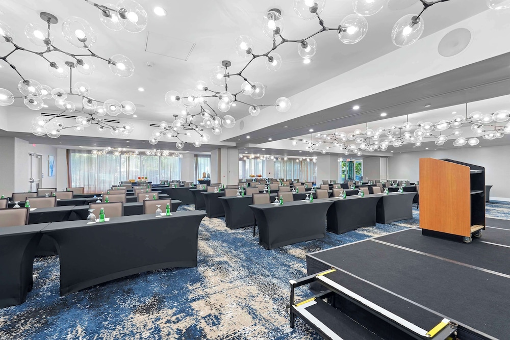 B Ocean Resort Fort Lauderdale 34/50