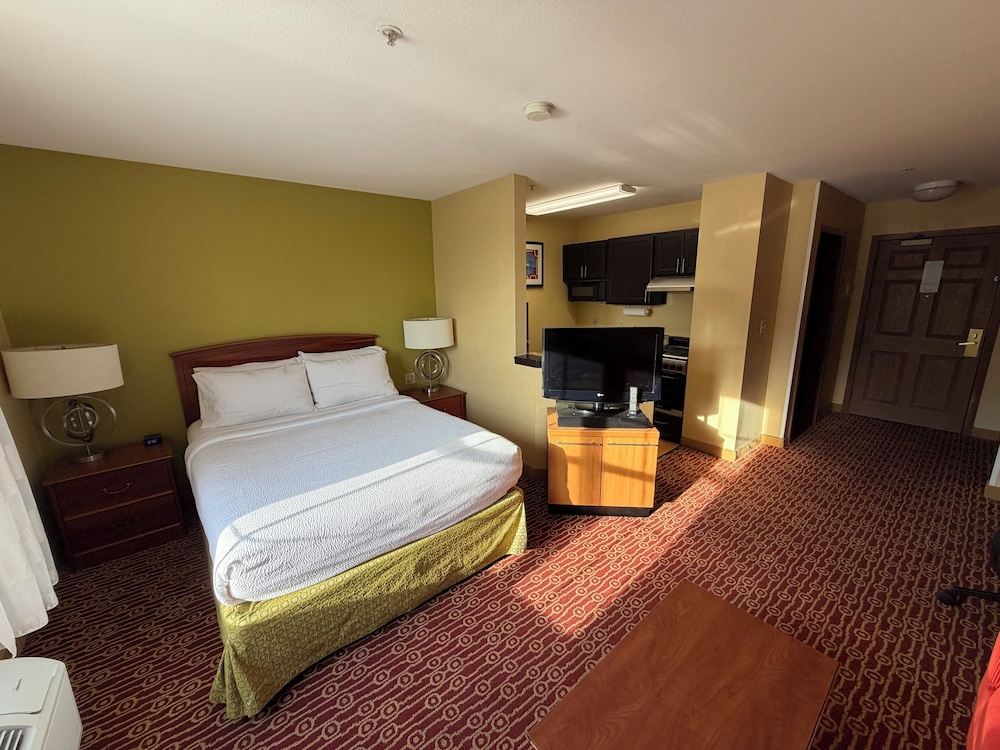 Efficiency, Queen Bed, Sofa, Accessible