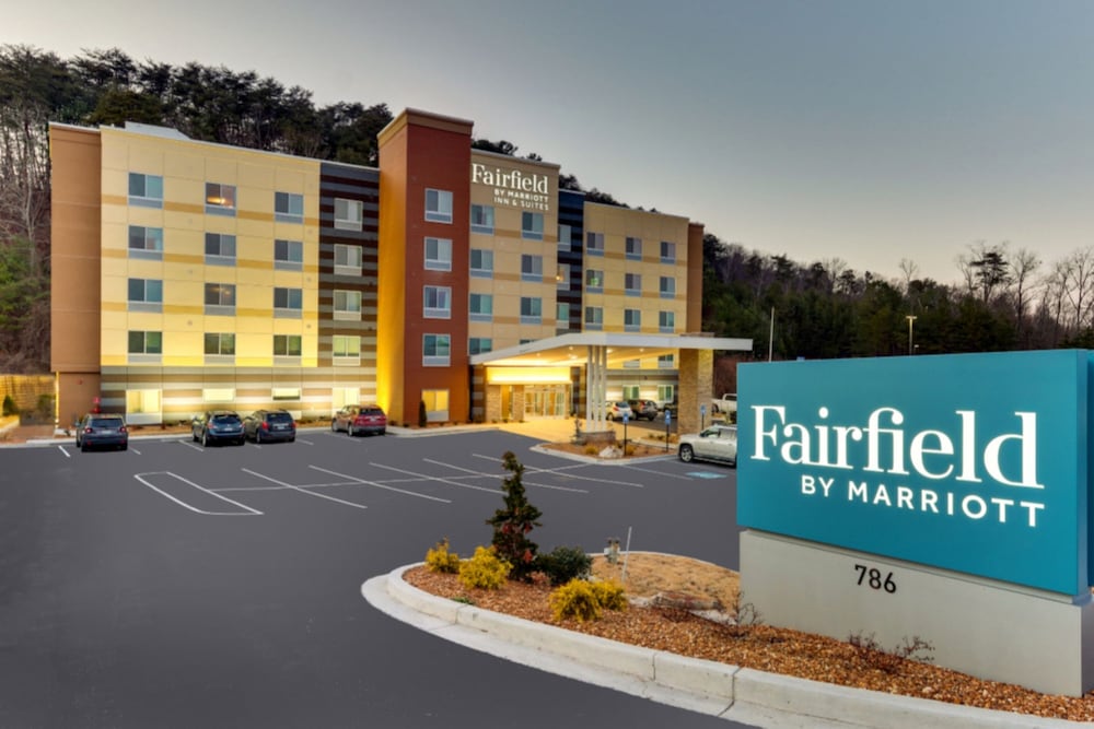 Fairfield Inn & Suites by Marriott Dalton 1/19