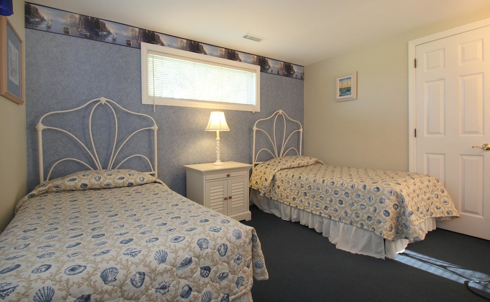 Colonial Acres Resort 16/53