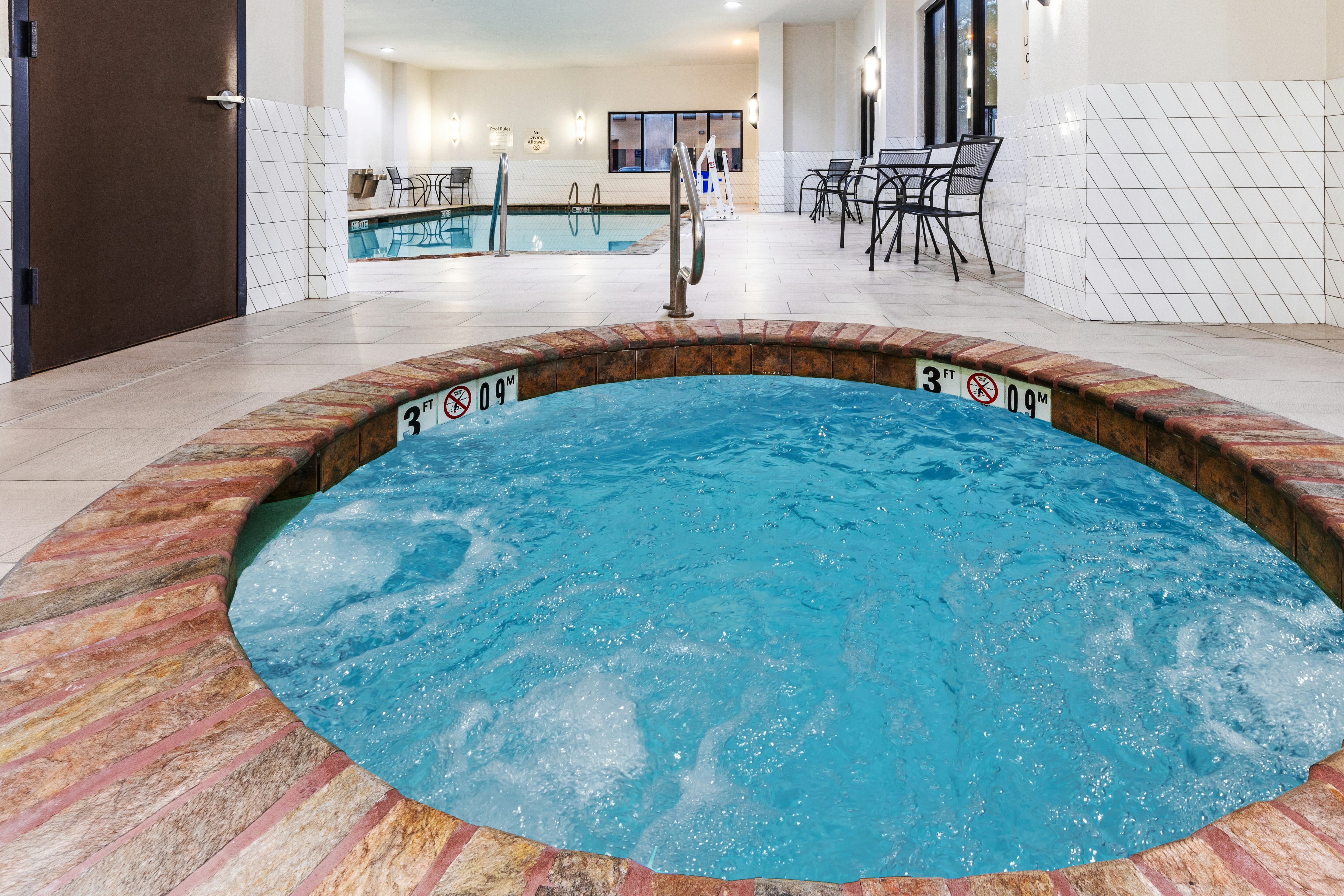 Holiday Inn Hotel & Suites Tulsa South 37/56