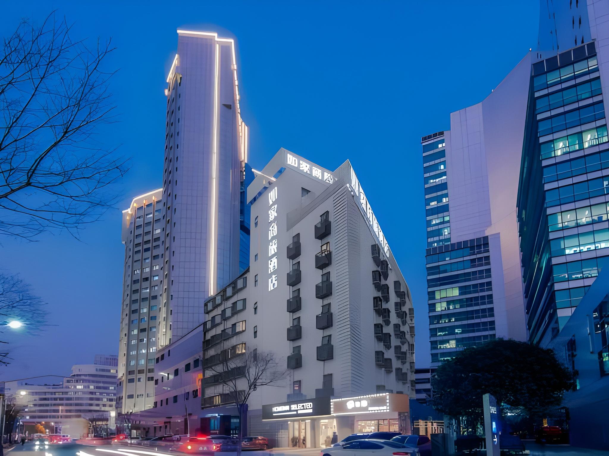 Home Inn Selected (South Square of Shanghai Railway Station) 4/63