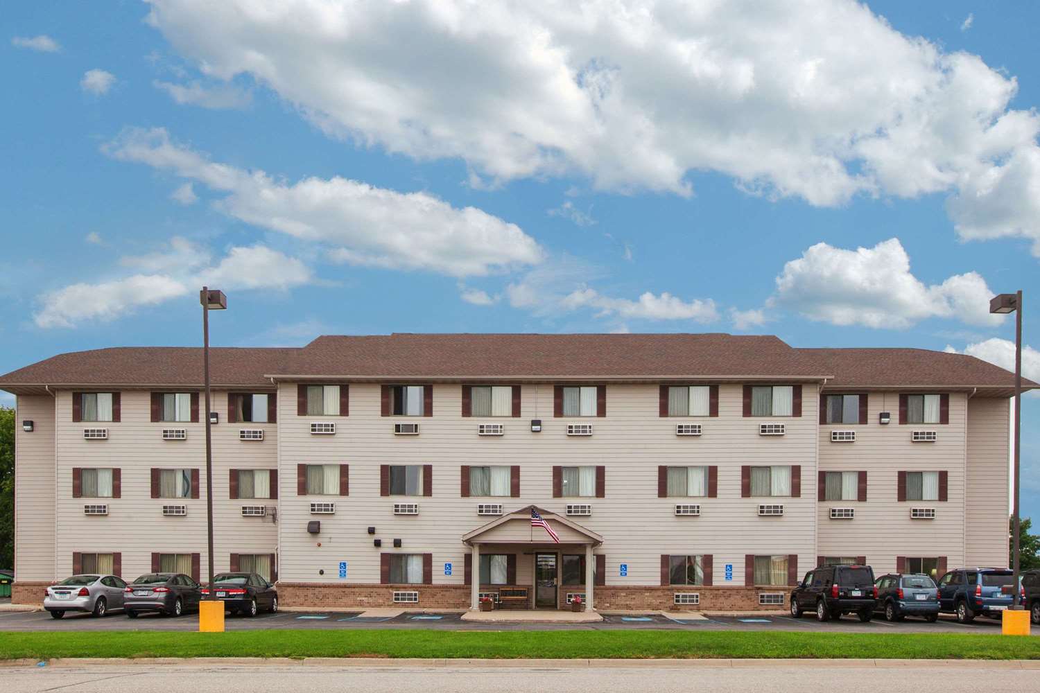 Super 8 by Wyndham Mason City 1/8
