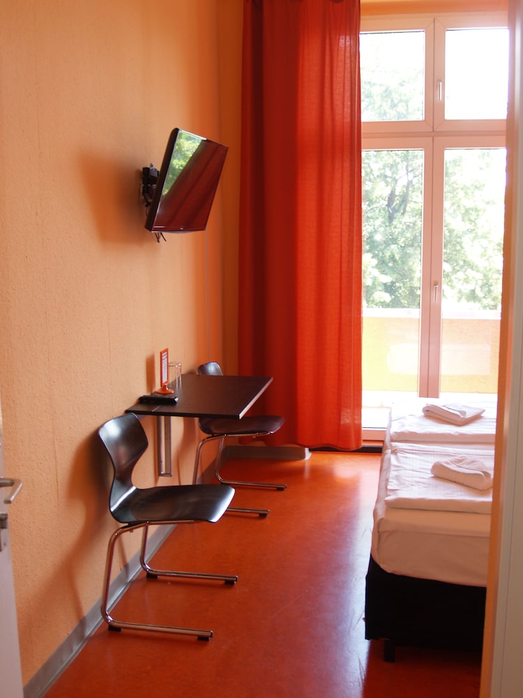 HappyGoLucky Hotel + Hostel 27/52