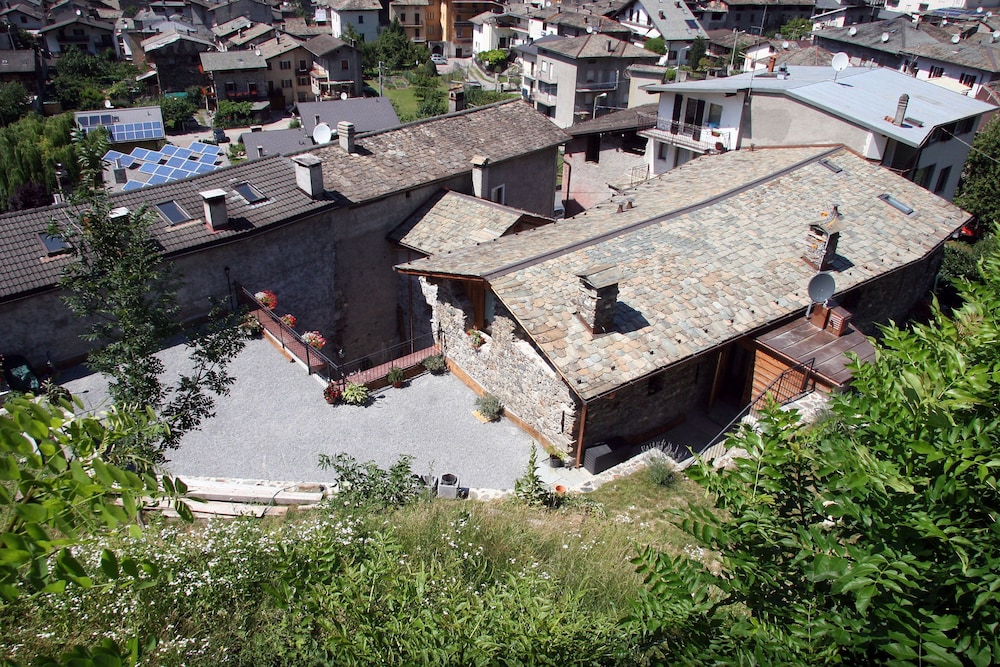 Ostello Del Castello Tirano 44/50