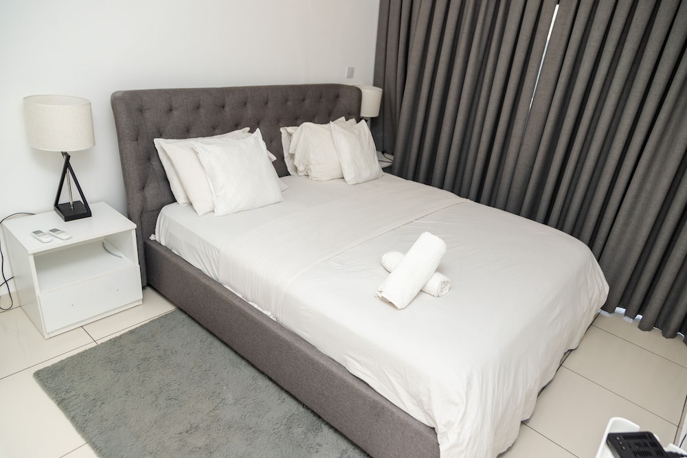 Embassy Gardens Premier Suites 30/50