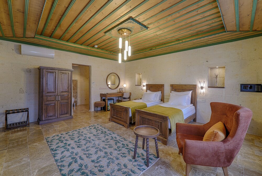 Solem Cave Suites 34/56