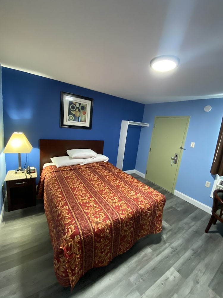 Red Carpet Inn and Suites 3/22