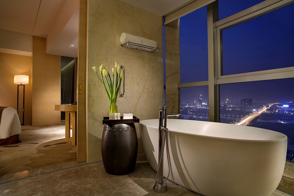 Crowne Plaza Yiwu Expo 50/50