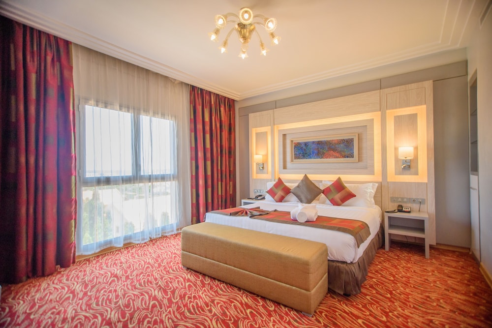 Golden Tulip Le Diplomate Cotonou 14/72