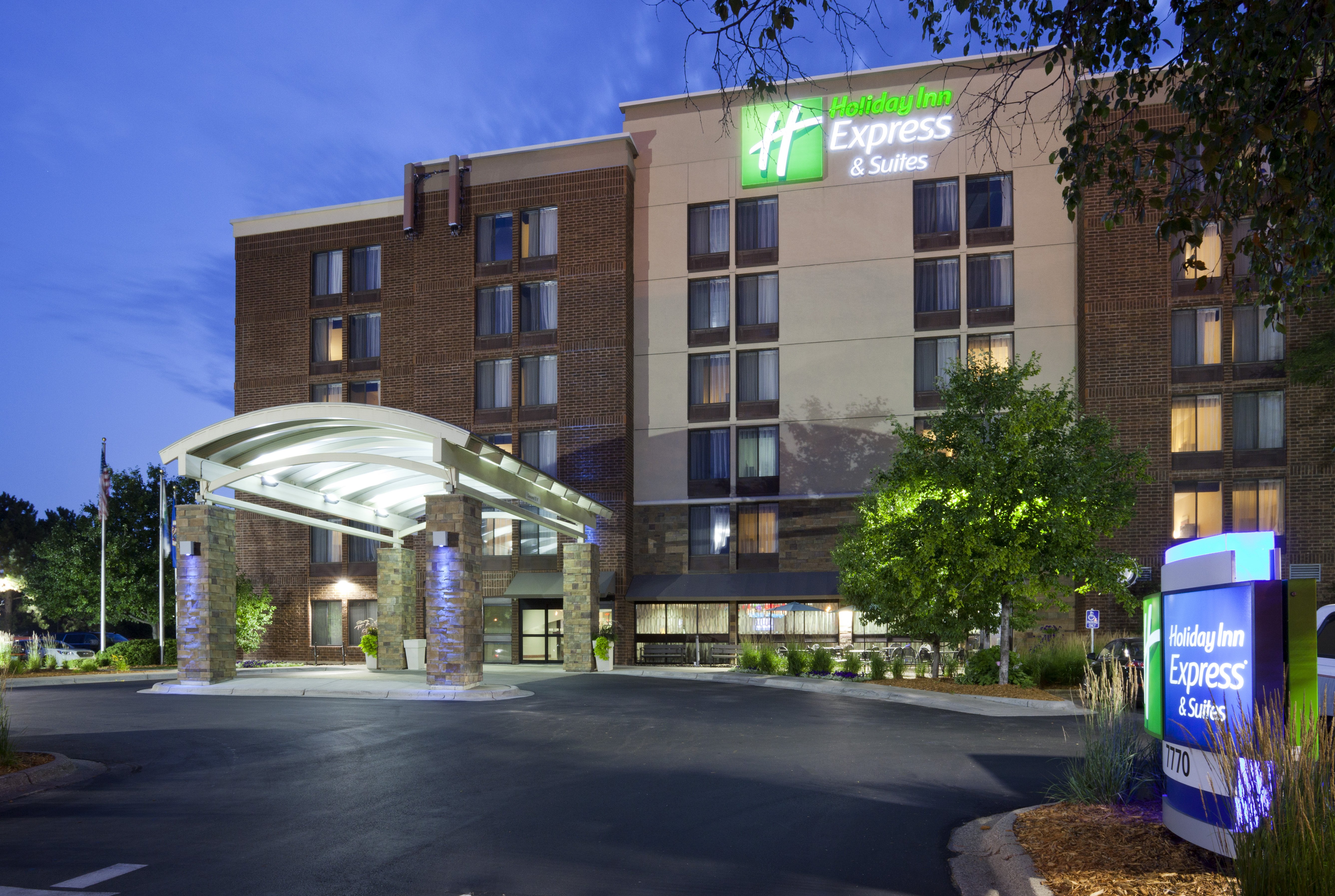 Holiday Inn Express Hotel &amp; Suites BLOOMINGTON WEST 4/52