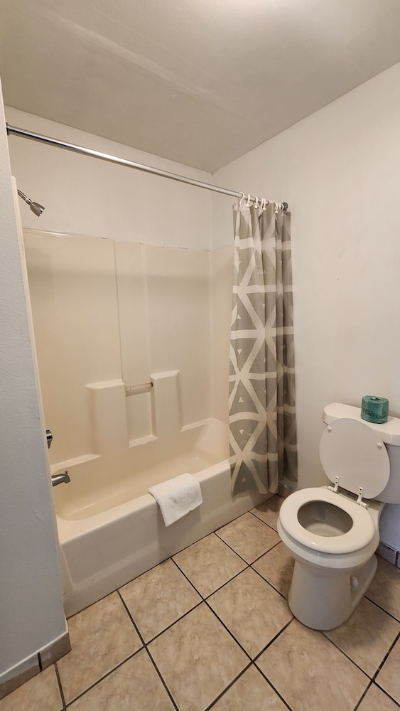Benbrook Inn & Suites by Fort Worth I-20 34/34