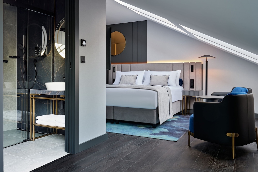 Garamond, a Tribute Portfolio Hotel 9/24