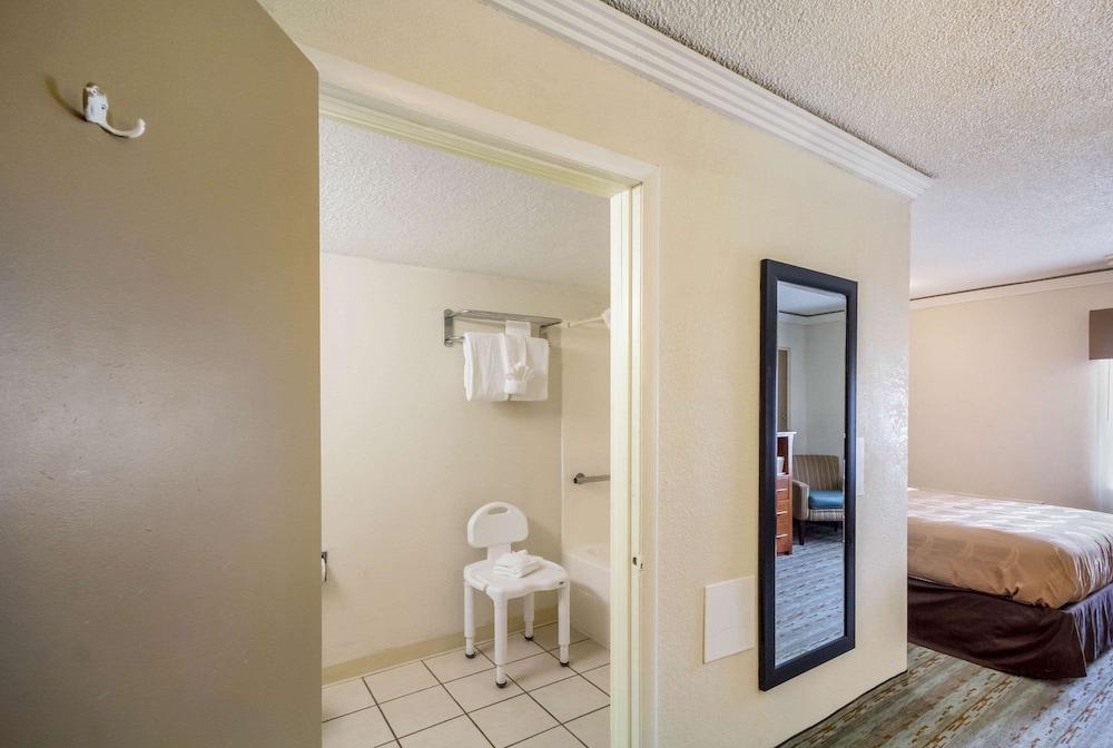 Quality Inn & Suites Kansas City - Independence I-70 East 13/34