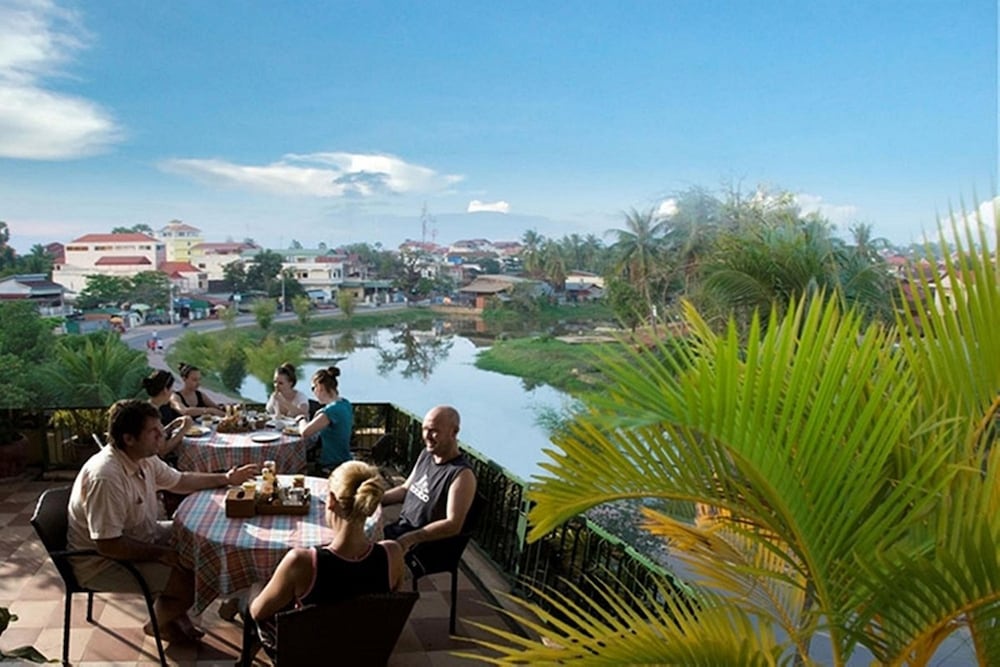 Siem Reap Riverside Hotel 59/67