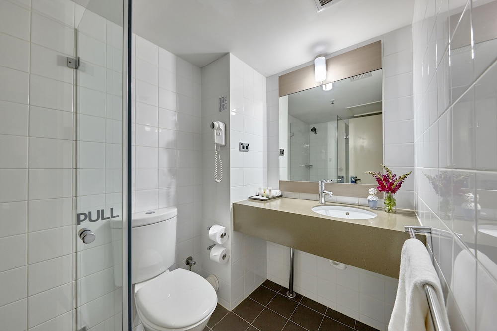 IBIS PERTH 69/70